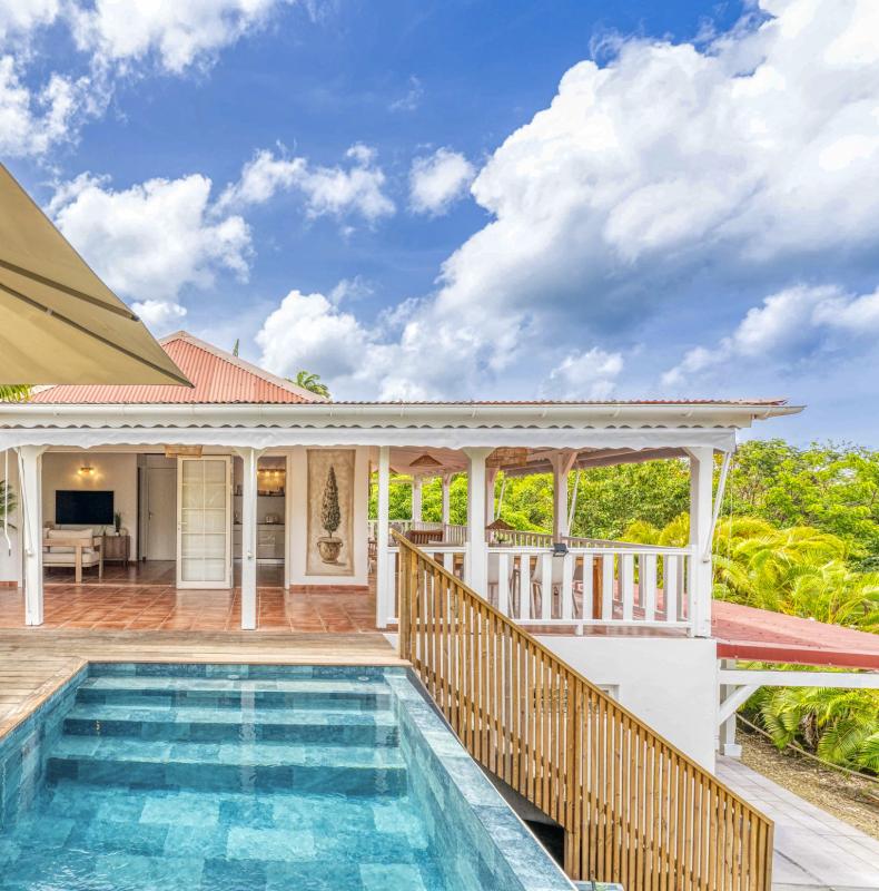 23.A louer villa avec piscine et Grand bourg-Marie-Galante